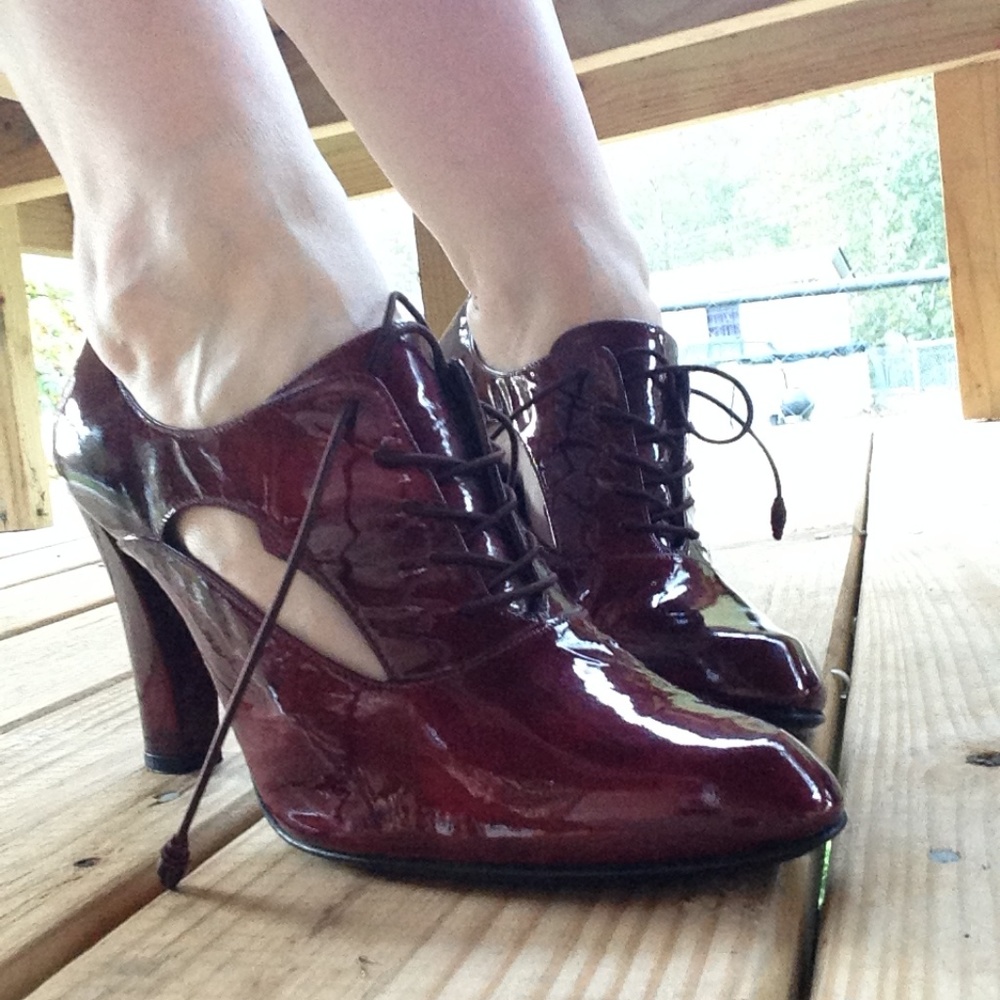Stuart Weitzman Burgundy Cutout Oxford Heels